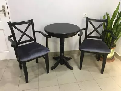 Tirsak qo‘ygichli kofe kursi -